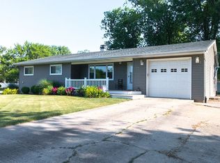 241 W Woodlawn Rd, New Lenox, IL 60451