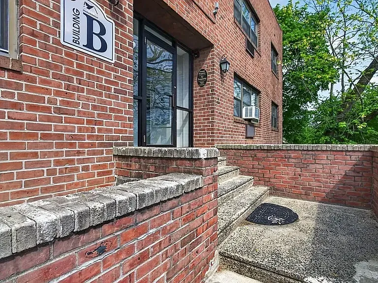 1360 Edgewood Ave #B — Photo 2