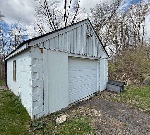 2nd image of 21530 W Davison St