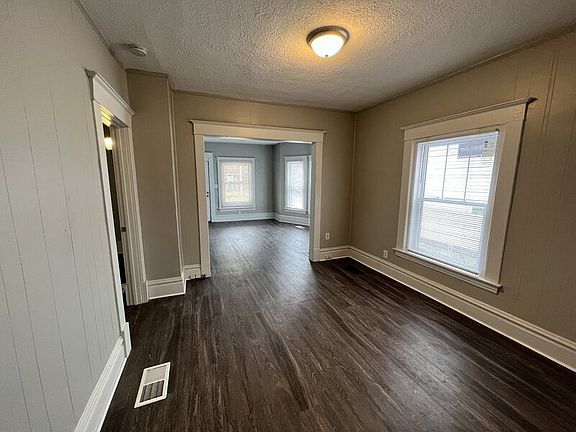3rd image of 815 Logan St SE #1