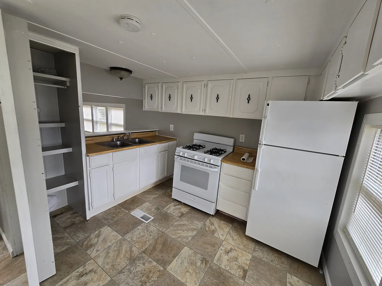 2 bed, 825 sqft, $900 — Photo 1