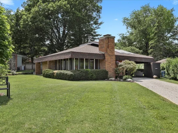 1509 Grandview Dr, Champaign, IL 61820