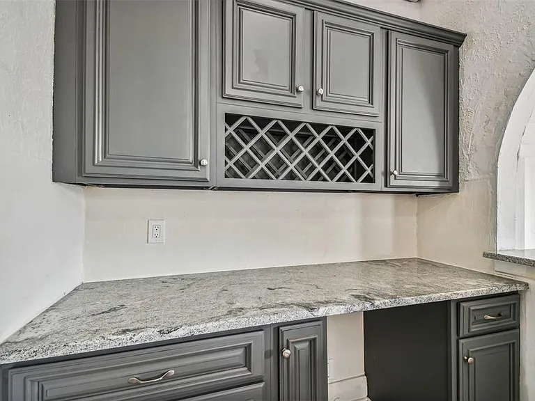 1913 W Lemon St — Photo 26