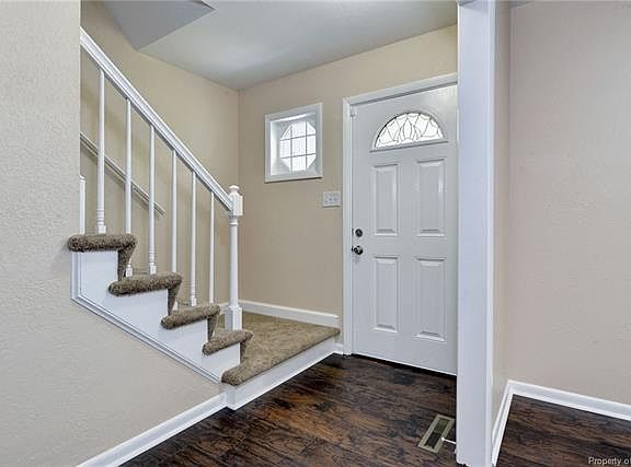 4th image of 105 Oakmont Cir