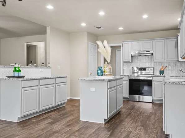 8613 Garden Springs Dr, Fort Worth, TX 76123