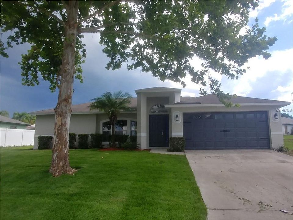 1st image of 302 Country Lakes Cir