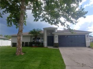 302 Country Lakes Cir, Groveland, FL 34736