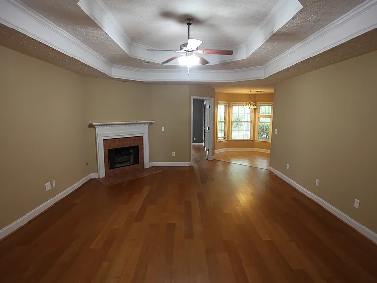 1704 Stone Pointe Dr — Photo 2