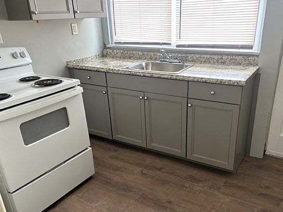 5th image of 42 Florida St