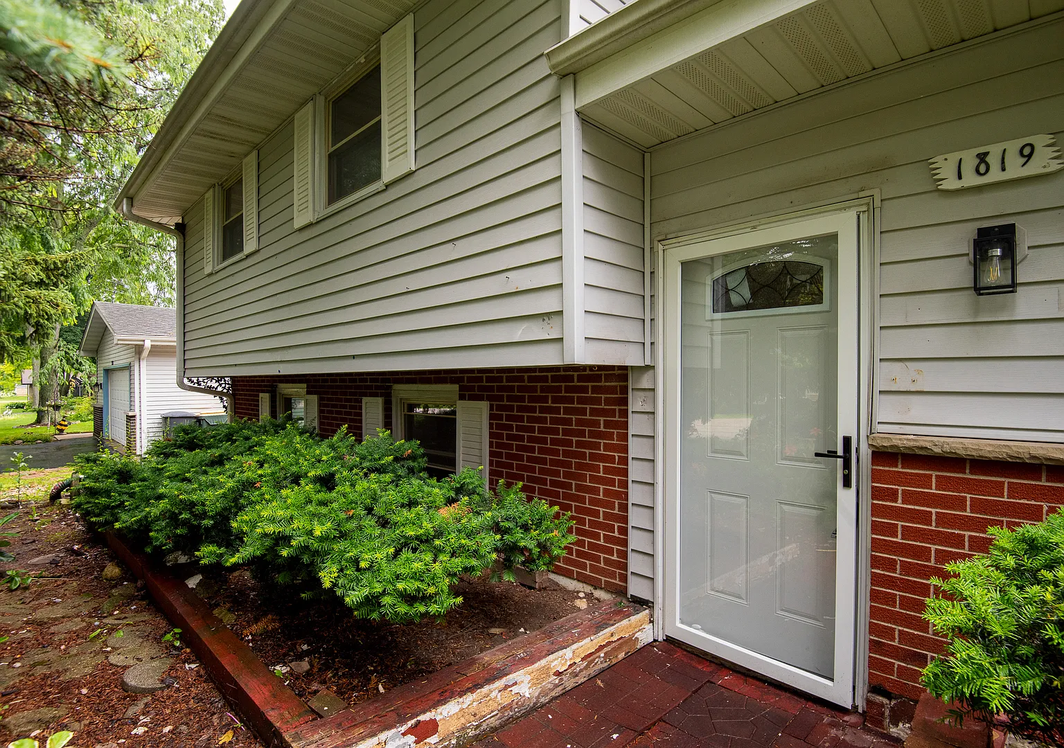 3 bed, 1.5 bath, 1276 sqft, $2,800 — Photo 2