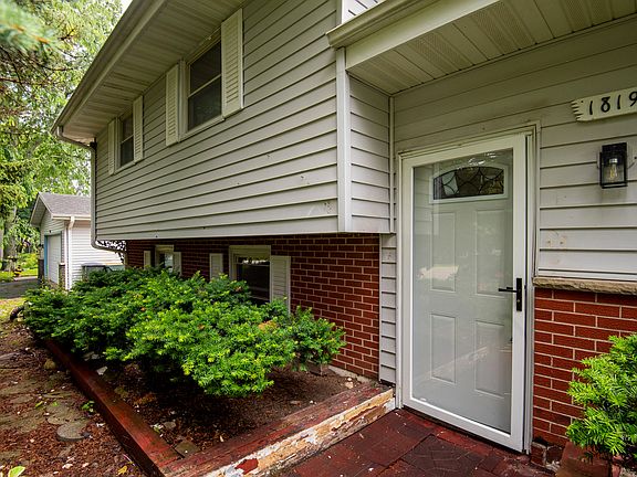 2nd image of 1819 Elmwood Dr