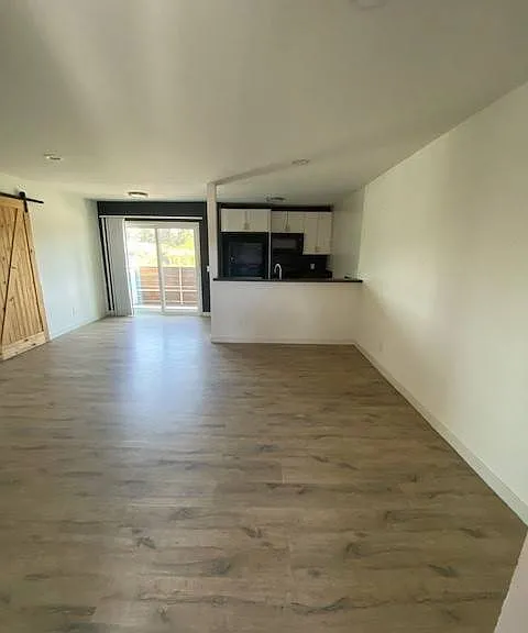 14153 Victory Blvd. — Photo 10