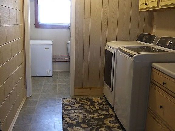 Laundry/Mud Room with 1/2 Ba