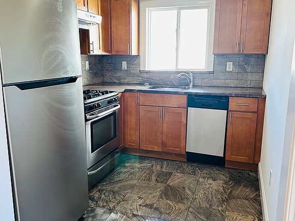 3rd image of 7120 166th St Floor 2