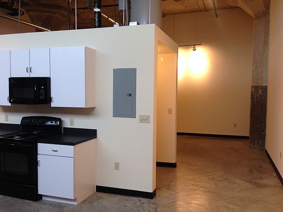 Kitchen / washer dryer hookups