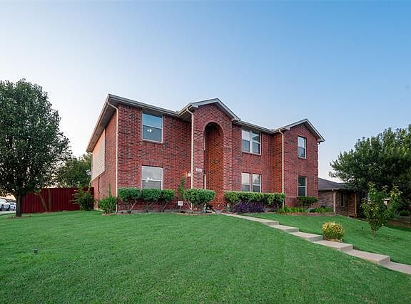 5th image of 2541 Comstock Ln