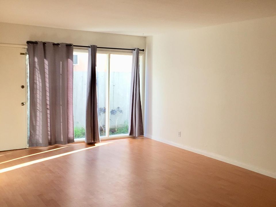 1st image of 348 S Rexford Dr APT 2