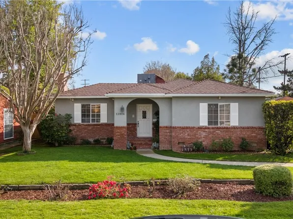 13906 Sylvan St, Van Nuys, CA 91401
