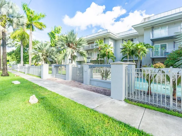 7403 SW 82nd St APT 303N, Miami, FL 33143