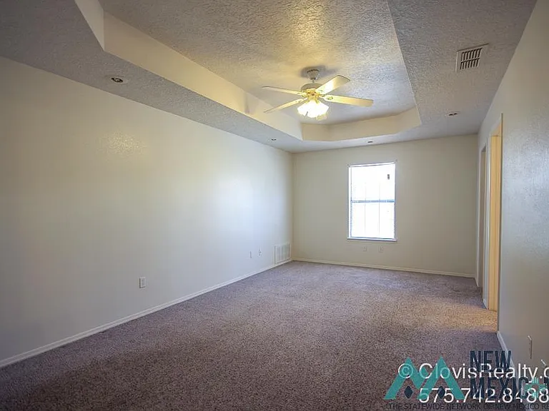 1600 S Avenue I — Photo 11