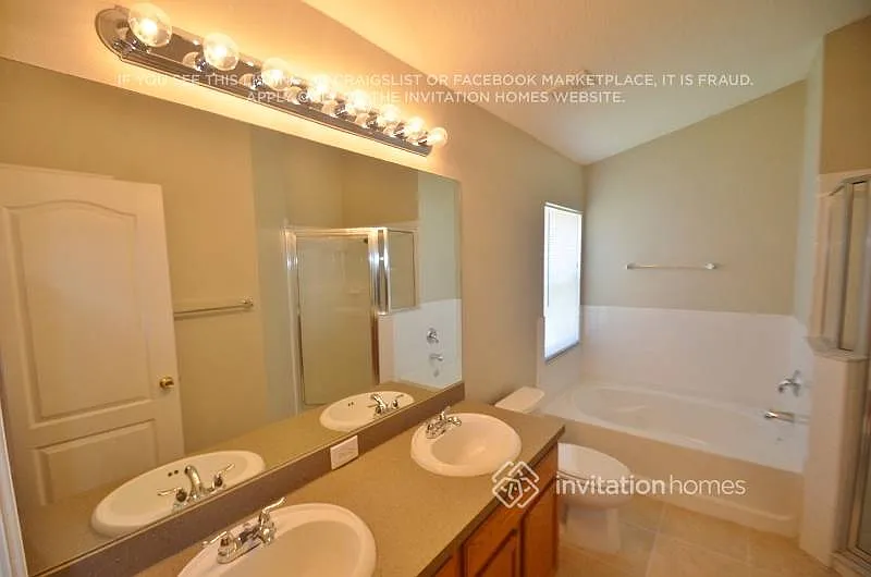 12608 Kings Lake Dr Gibsonton, FL 33534 — Photo 3