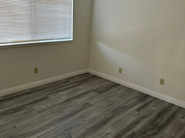 518 E Granger Ave — Photo 8