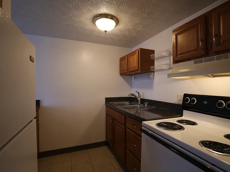 438 E Norwich Ave #D — Photo 2