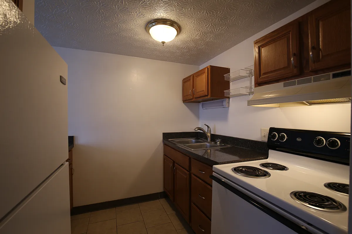 Building Photo - 438 E Norwich Ave #D