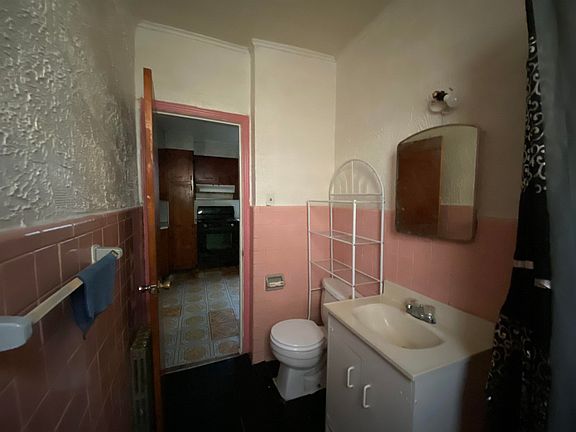 3rd image of 85 Sunset Ave Floor 2
