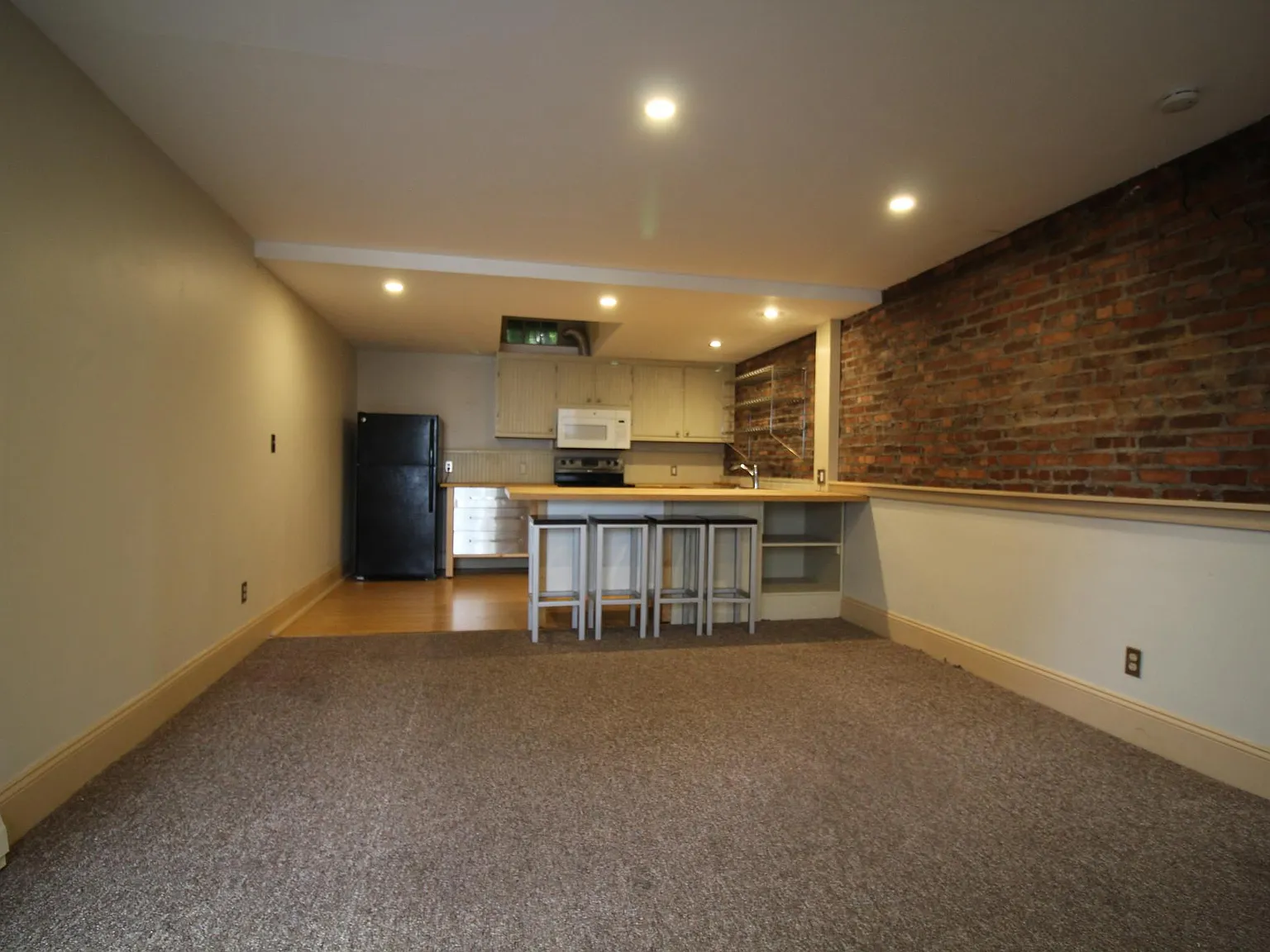 13 Thompson St — Photo 4