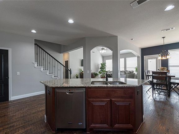 5th image of 1929 Starwood Dr