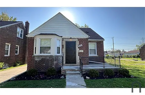 19546 Fairport St Photo 1