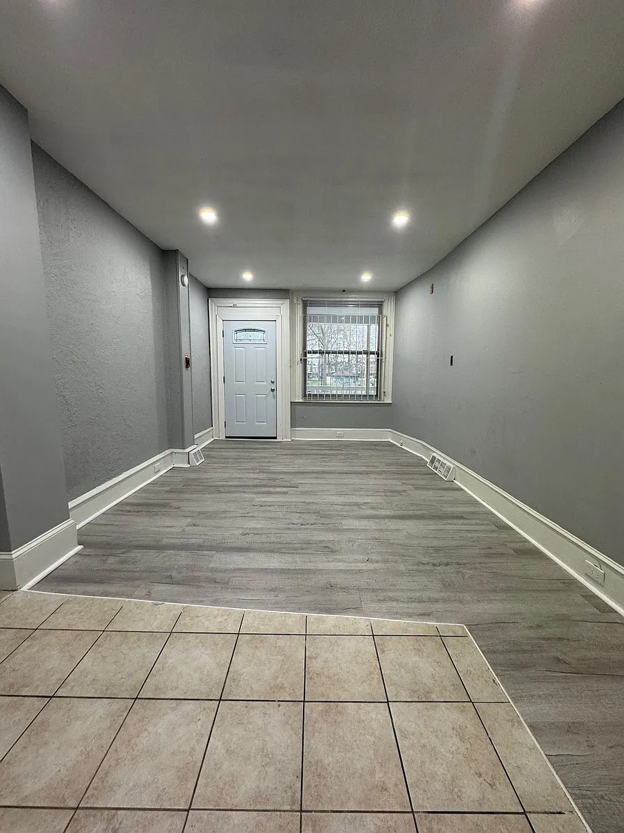 Building Photo - 5115 Pine St #1