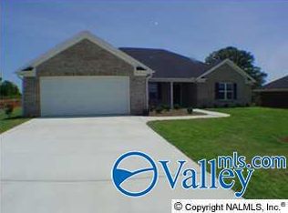 211 Forrest Oak Ln, Huntsville, AL 35811