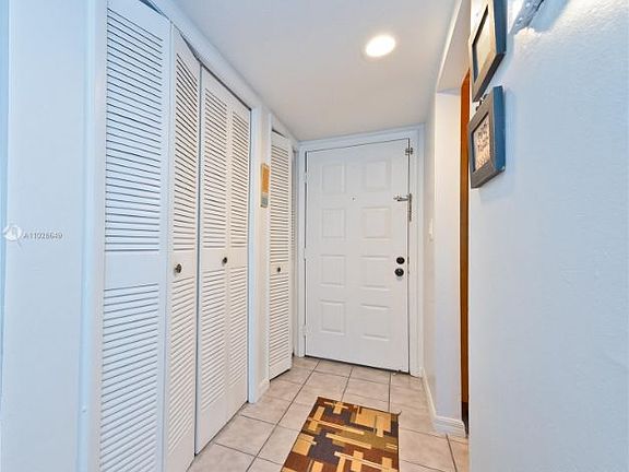 5th image of 159 W Lakeview Dr #103