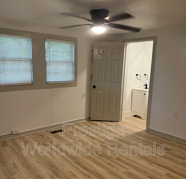 213 Walker Ave — Photo 2