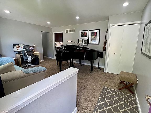 3rd image of 2669 Deake Ave