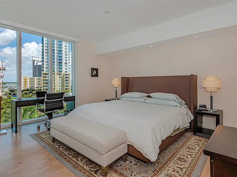 1000 S Pointe Dr #906 — Photo 18