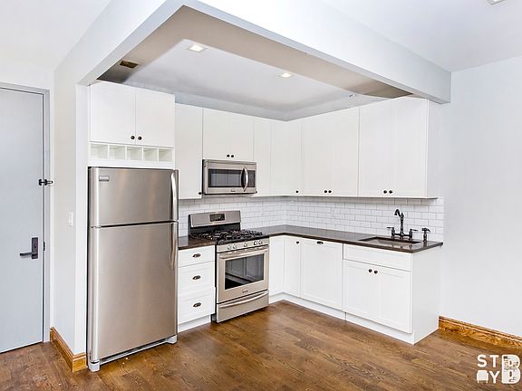 3rd image of 599 Myrtle Ave #2R