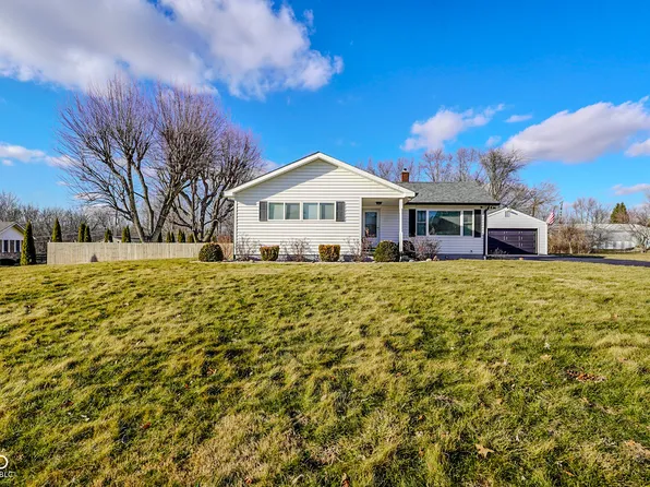 194 W Hunt Rd, Rushville, IN 46173