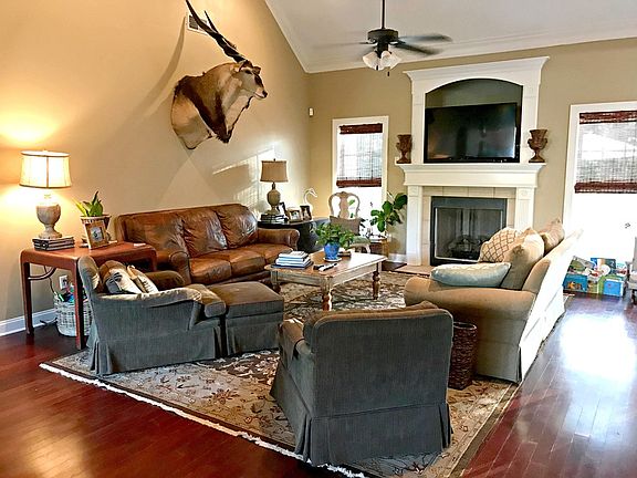 3rd image of 205 Woodlawn Dr