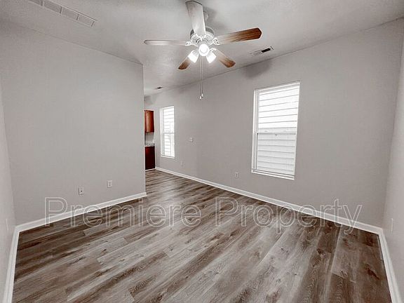 3rd image of 534 Forest Ave APT B
