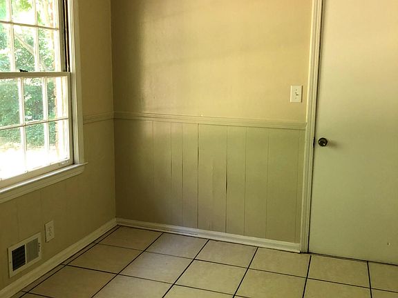 4th image of 2134 Lavista Cir