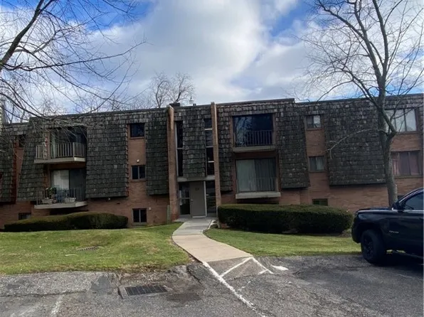 1031 Forest Green Dr, Coraopolis, PA 15108