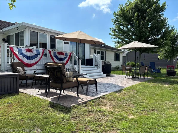 575 Blue Lake Ct, Kimball, MI 48074