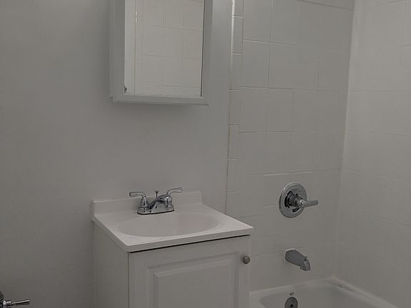 4th image of 40-19 72nd St #3B