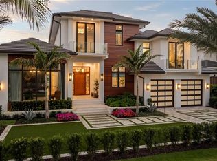 660 21st Ave S, Naples, FL 34102