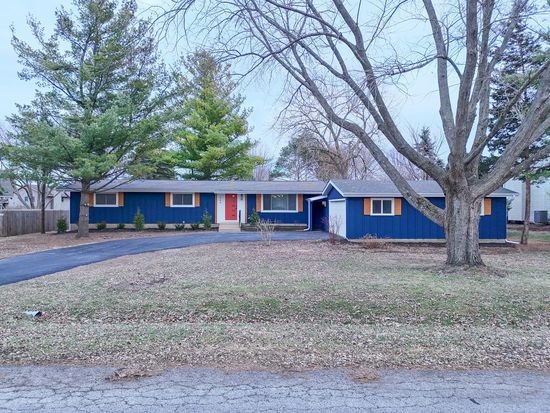 664 N Sharon Dr, Woodstock, IL 60098