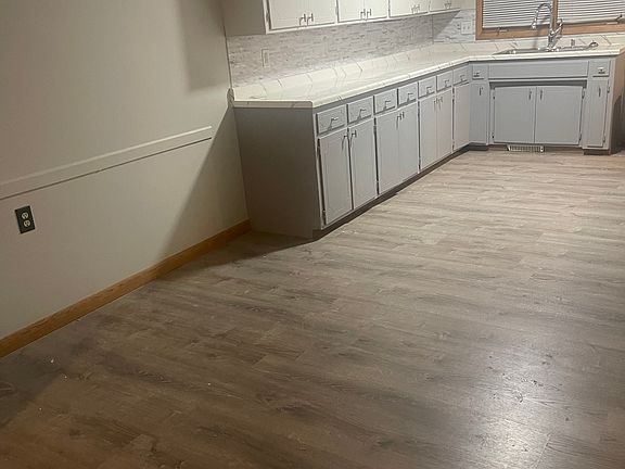 5th image of 746 Minnehaha Ave W #746