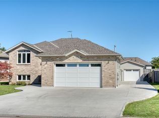 879 Westwood Dr, Windsor, ON N8L 1E9